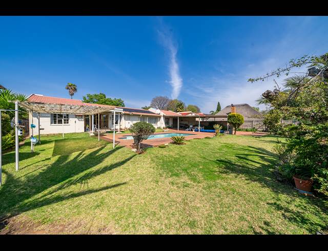 4 BEDROOM FREESTANDING FOR SALE IN DALPARK EXT 11